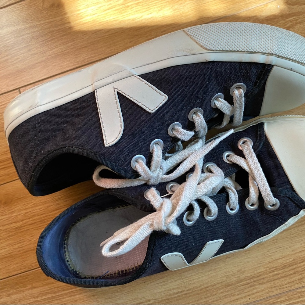 Veja Sneakers Size 9
